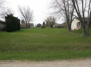 74 Delburne Dr, Davis, IL 61019