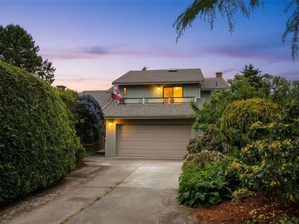 1558 Agnew Ave, Saanich, BC V8N 5M5