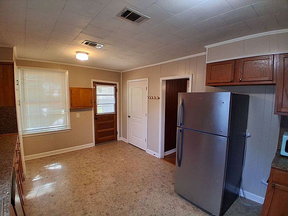 5th image of 905 Pinckney Ave
