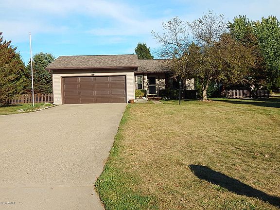 5th image of 1001 Eaton Green Dr