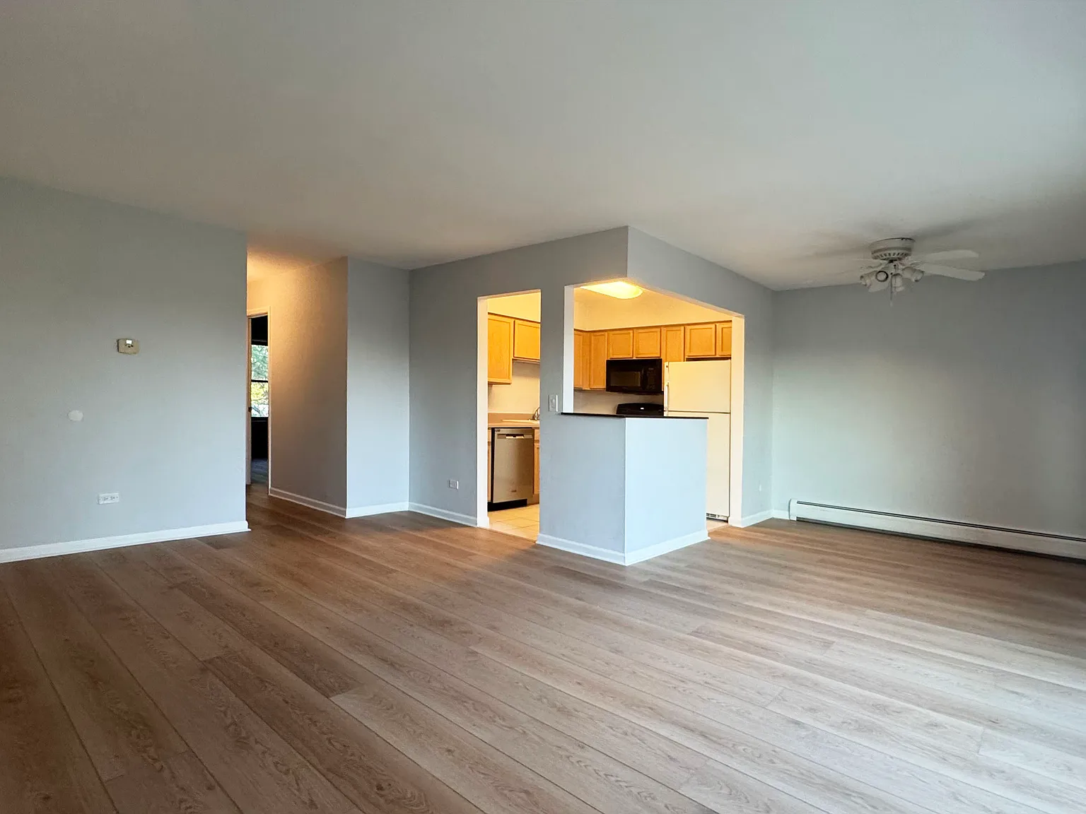 2 bed, 1.5 bath, 916 sqft, $2,000 — Photo 2