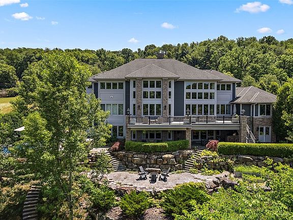 2nd image of 535 Macleod Dr