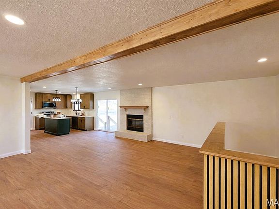 4th image of 31 Pebblestone Ct