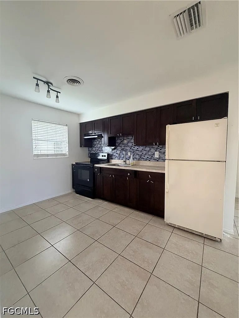 2 bed, 2.0 bath, 780 sqft, $1,250 — Photo 2