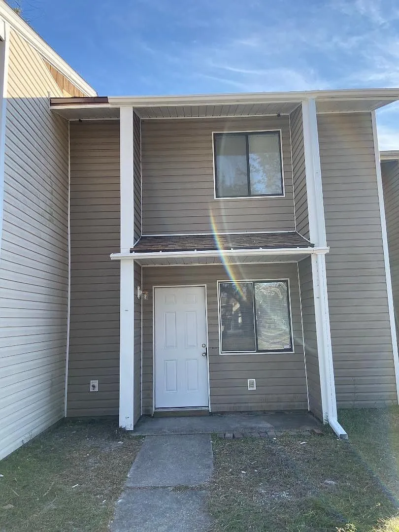 852 West St — Photo 1
