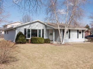 5702 Carriage Hills Dr, Mount pleasant, WI 53406