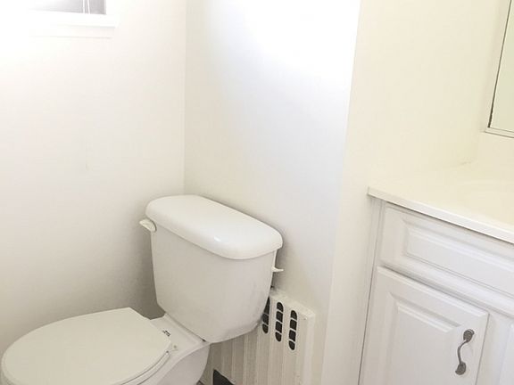 5th image of 25 Lawrence Ave #2
