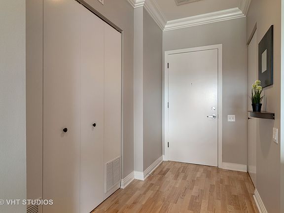 2nd image of 859 W Erie St APT 505