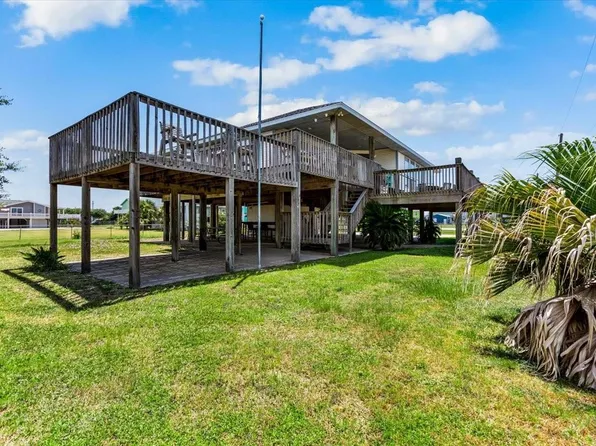 970 Gulfview Dr, Crystal Beach, TX 77650
