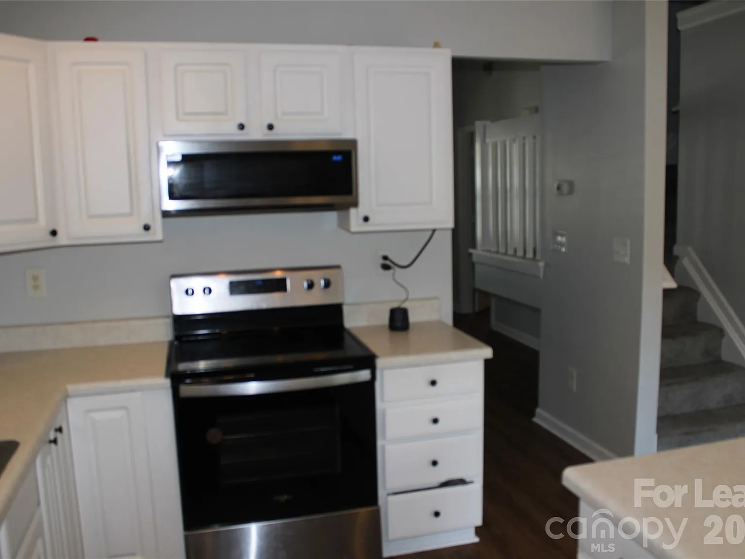 3 bed, 2.5 bath, 1357 sqft, $1,700 — Photo 3