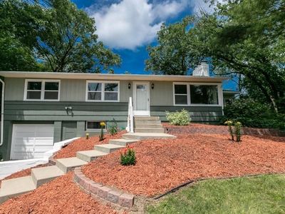 206 136th St W, Burnsville, MN, 55337