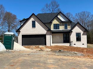 118 Linkside Ln, Hickory, NC 28601