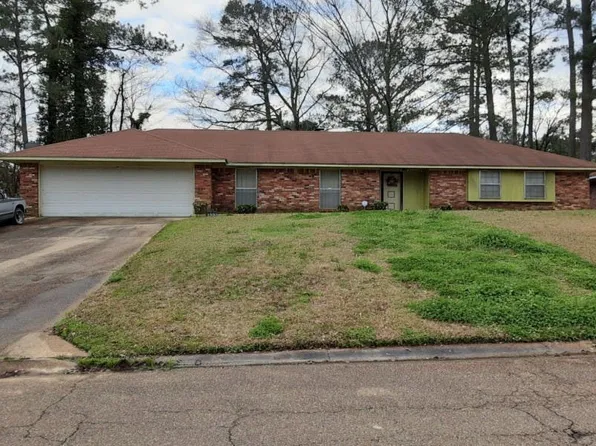 1333 Canterbury Ln, Jackson, MS 39212