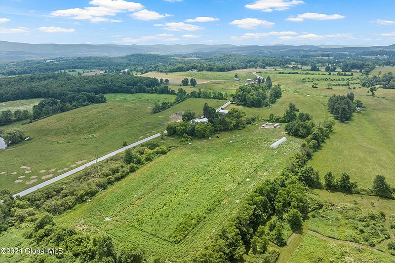 3rd image of 847 Grovenors Corners Road