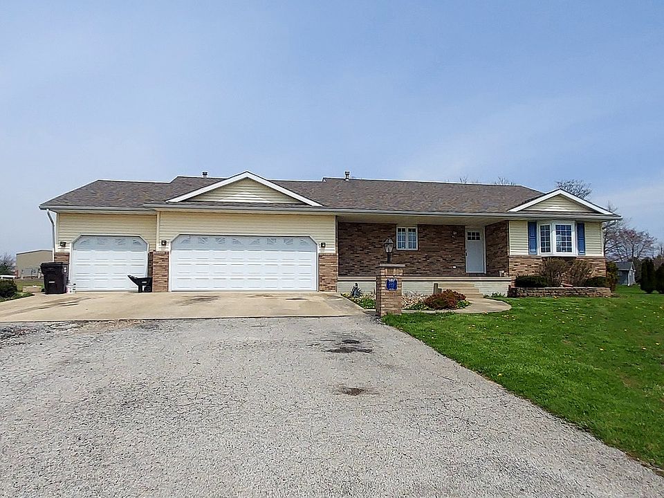 305 S New St, Gifford, IL 61847 Zillow
