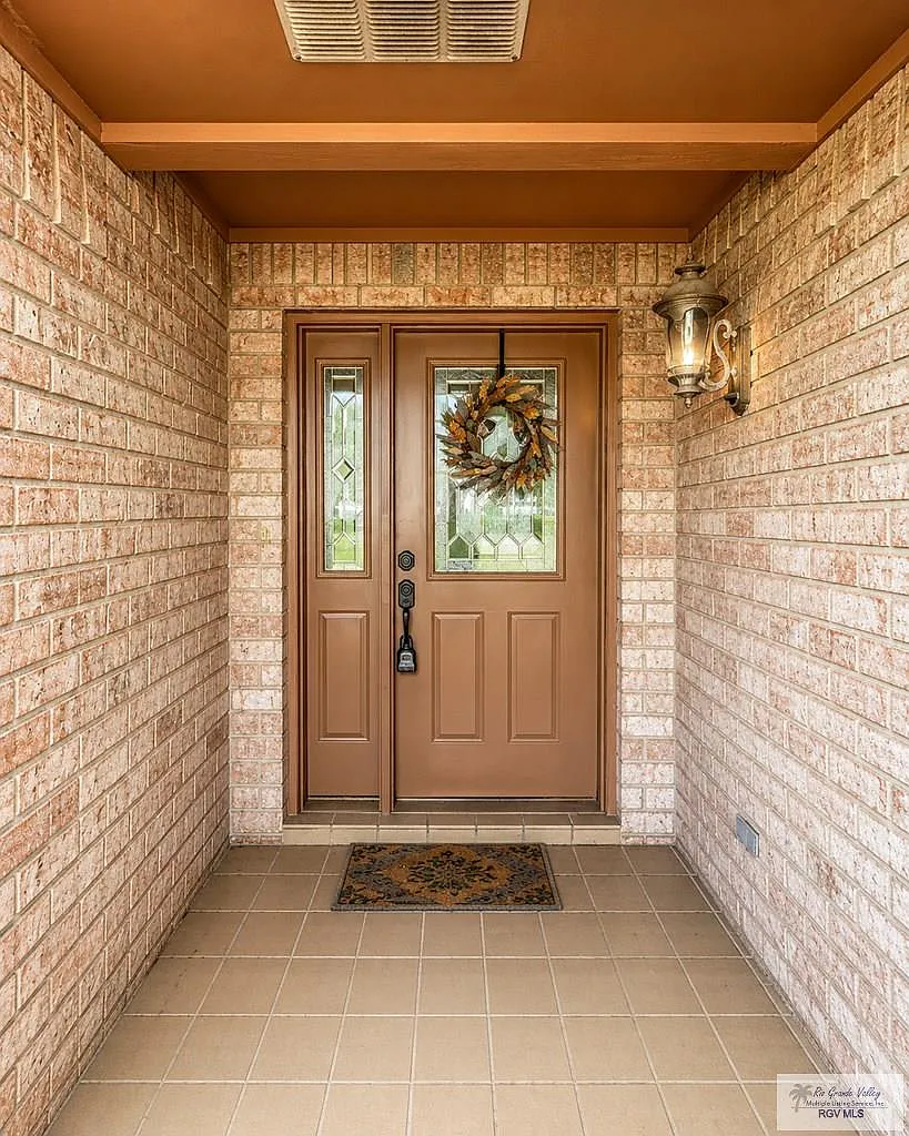 3 bed, 2.0 bath, 1822 sqft, $2,500 — Photo 2