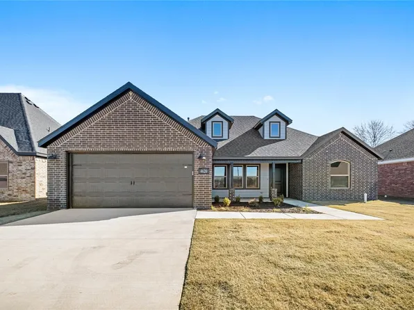 4668 W Triangle St, Fayetteville, AR 72704