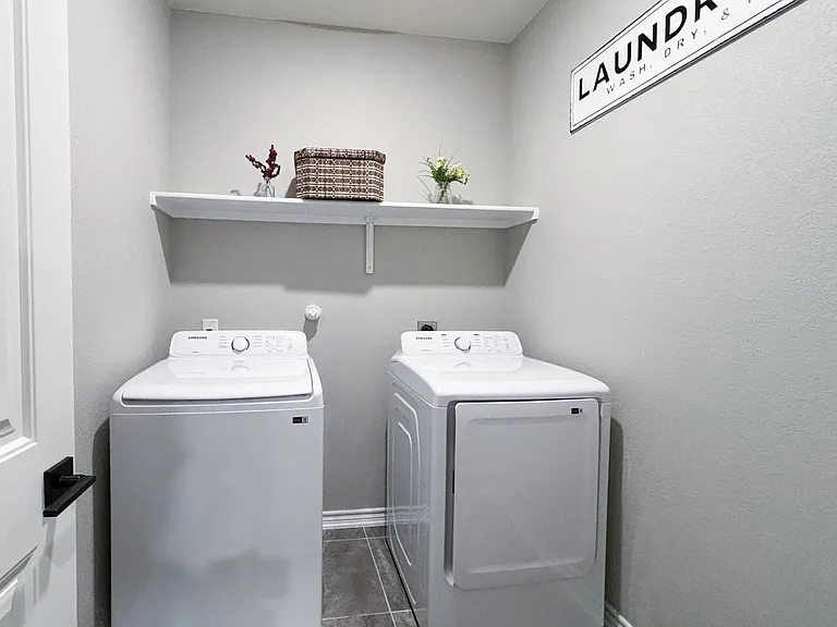 8134 Emmeline Dr — Photo 28