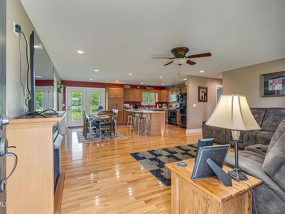 4th image of 179 Lincoln Dr