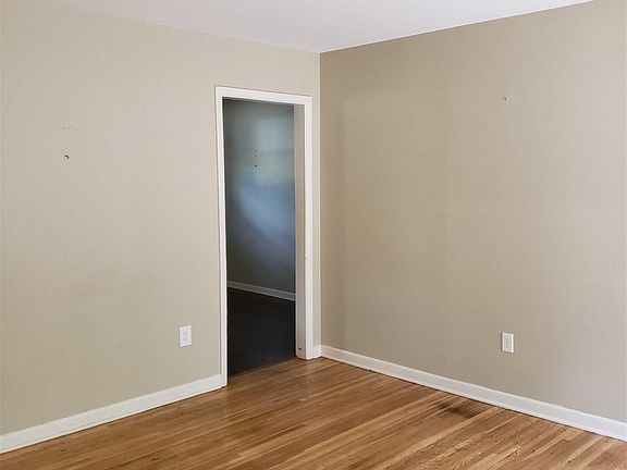 3rd image of 5324 Chandler St
