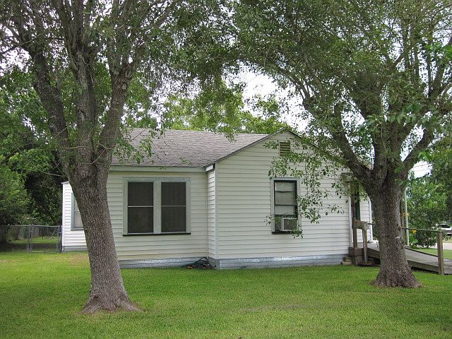 1st image of 201 Slayden St