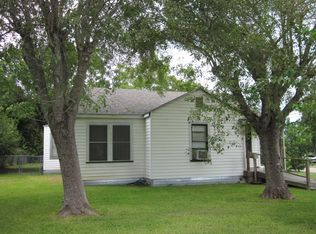 201 Slayden St, Yoakum, TX 77995