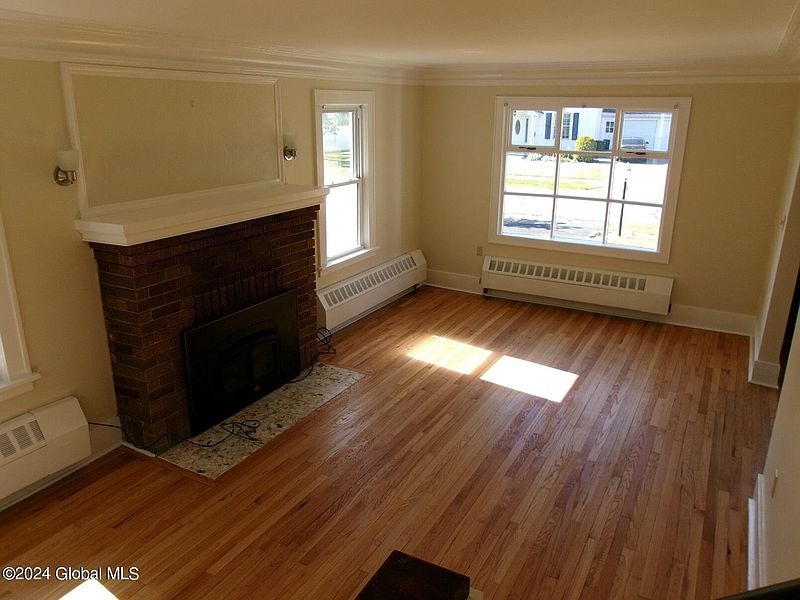 5th image of 10 Corlaer Avenue