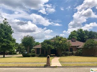 102 Lance Ln, Victoria, TX 77904