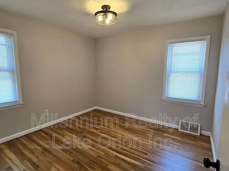 136 W Princeton Ave — Photo 19