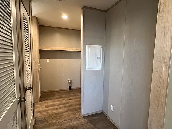 5th image of E11 Meadows Ct