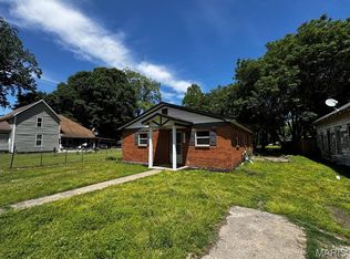 205 E 9th St, Caruthersville, MO 63830