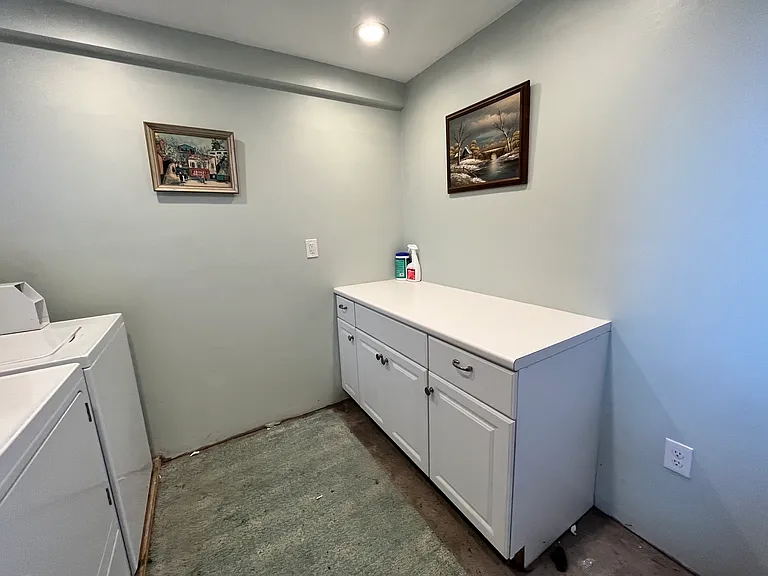 28-28A Richardson Ave — Photo 15