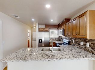 7236 N College Ave #103, Fresno, CA 93650