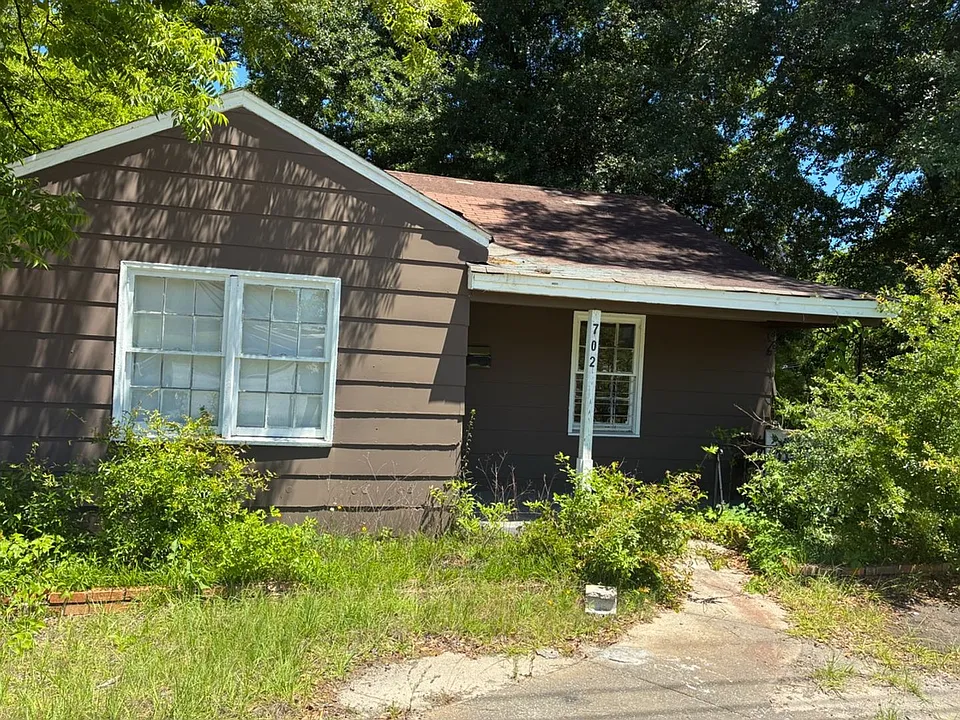 702 Lawyers Ln