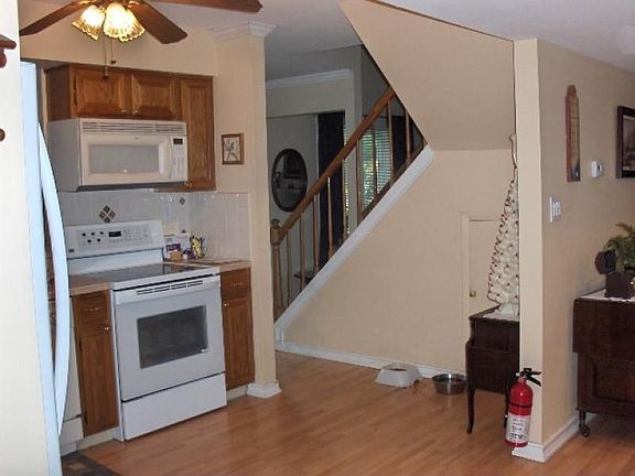 5th image of 42 Cherrywood Dr