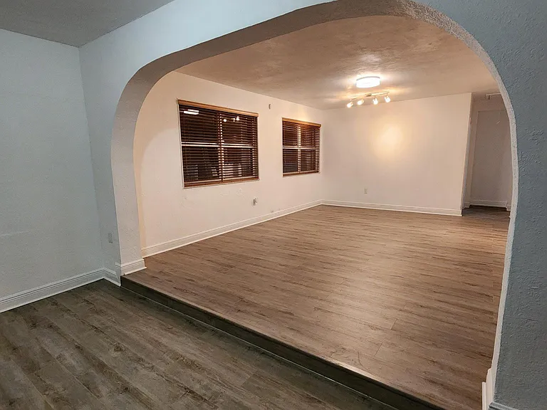 2476 SW 21st Ter — Photo 3