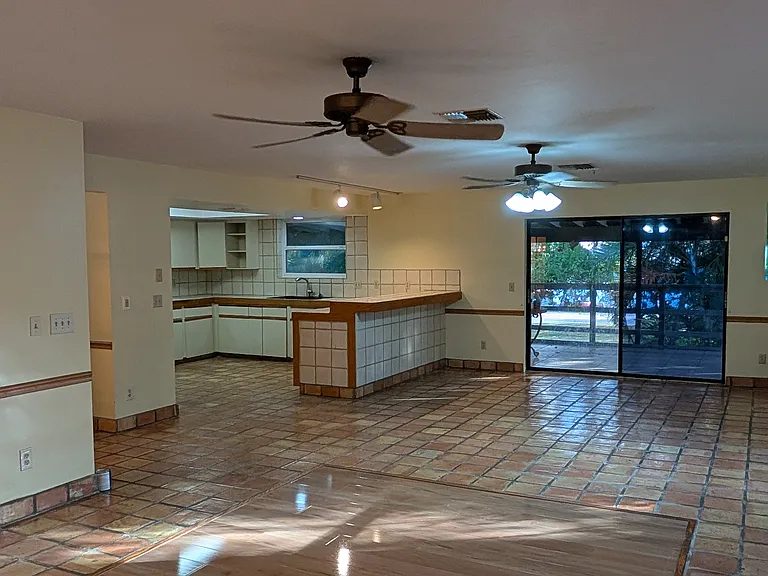 1048 Suwanee St — Photo 5