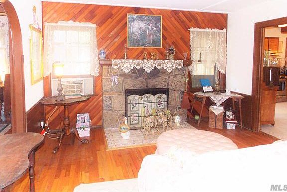 3rd image of 45 Secatogue Ave