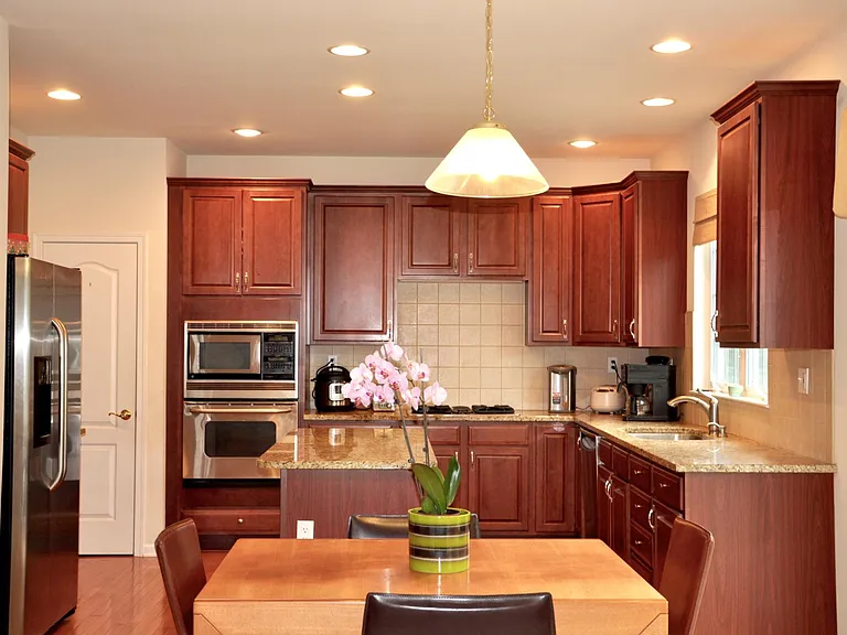 215 Roosevelt Dr — Photo 3