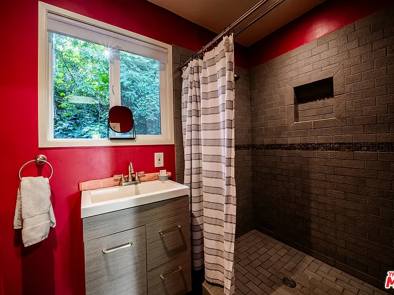 17401 Londelius St — Photo 37