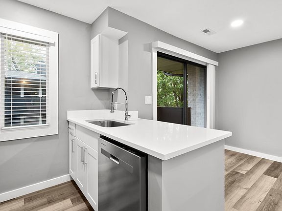 2nd image of 2220 E 7th St #210