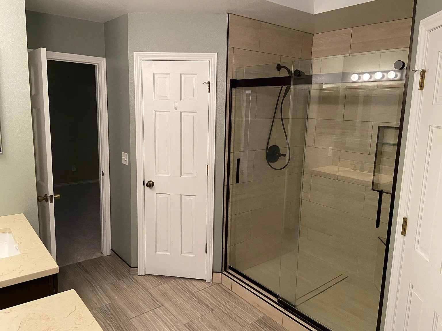 4 bed, 2500 sqft, $3,400 — Photo 4