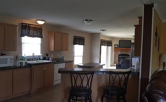 4th image of 1120 Peppertree Dr