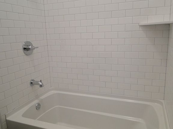 5th image of 858 W Wrightwood Ave #1