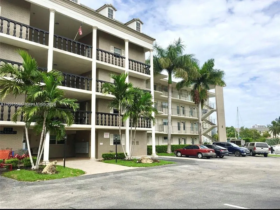 440 Paradise Isle Blvd #406