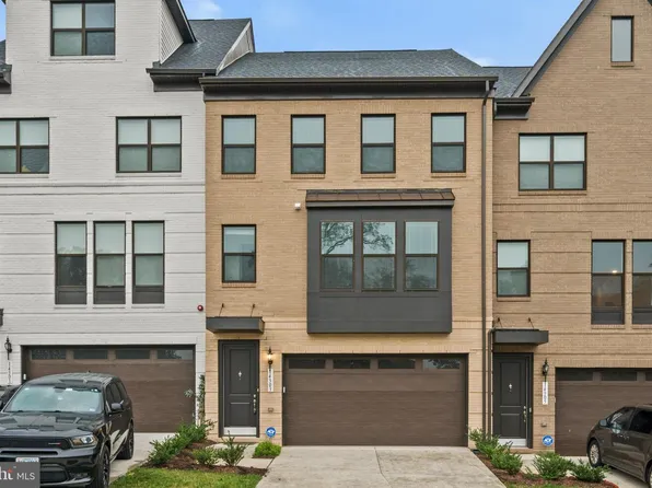 14303 Yesler Ave, Chantilly, VA 20151