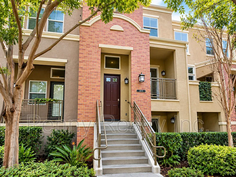 2 bed, 2.5 bath, 1695 sqft, $3,680 — Photo 1