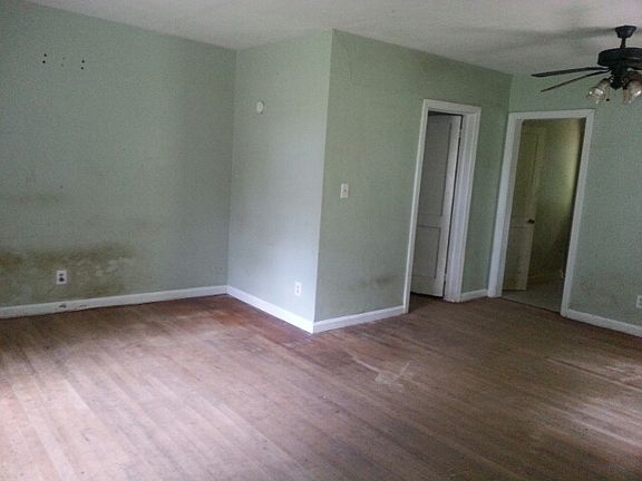 5th image of 818 W Magnolia Dr