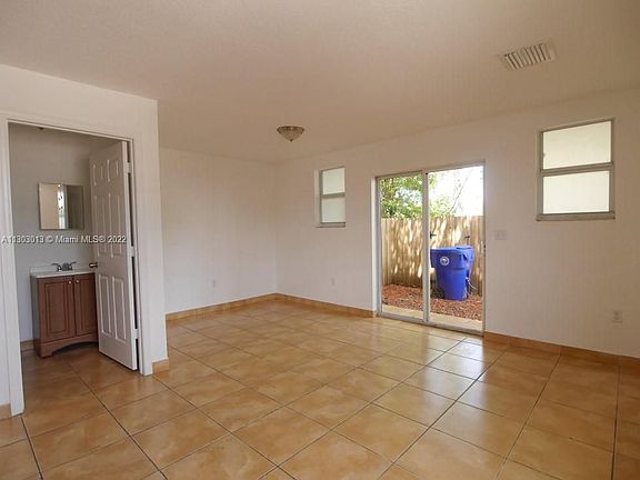 4th image of 725 NW 70th St Unit 1