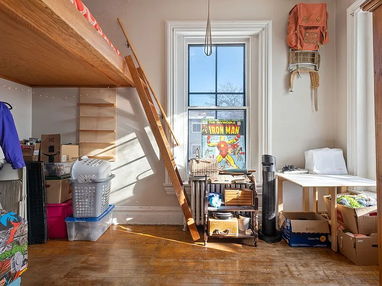 223 Bates Ave — Photo 6